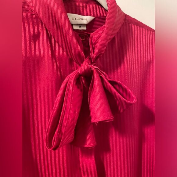 Vintage 70’s/80’s Women’s Red Hidden Button Down Blouse with Bowtie by St. John - Picture 5 of 11